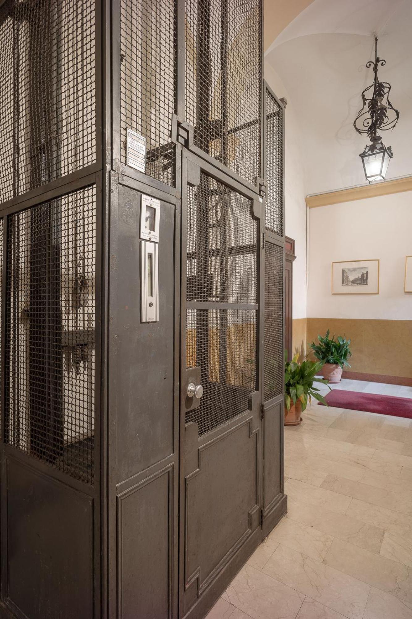 Lussuoso Appartamento Nel Cuore Del Centro Storico — Photos 1